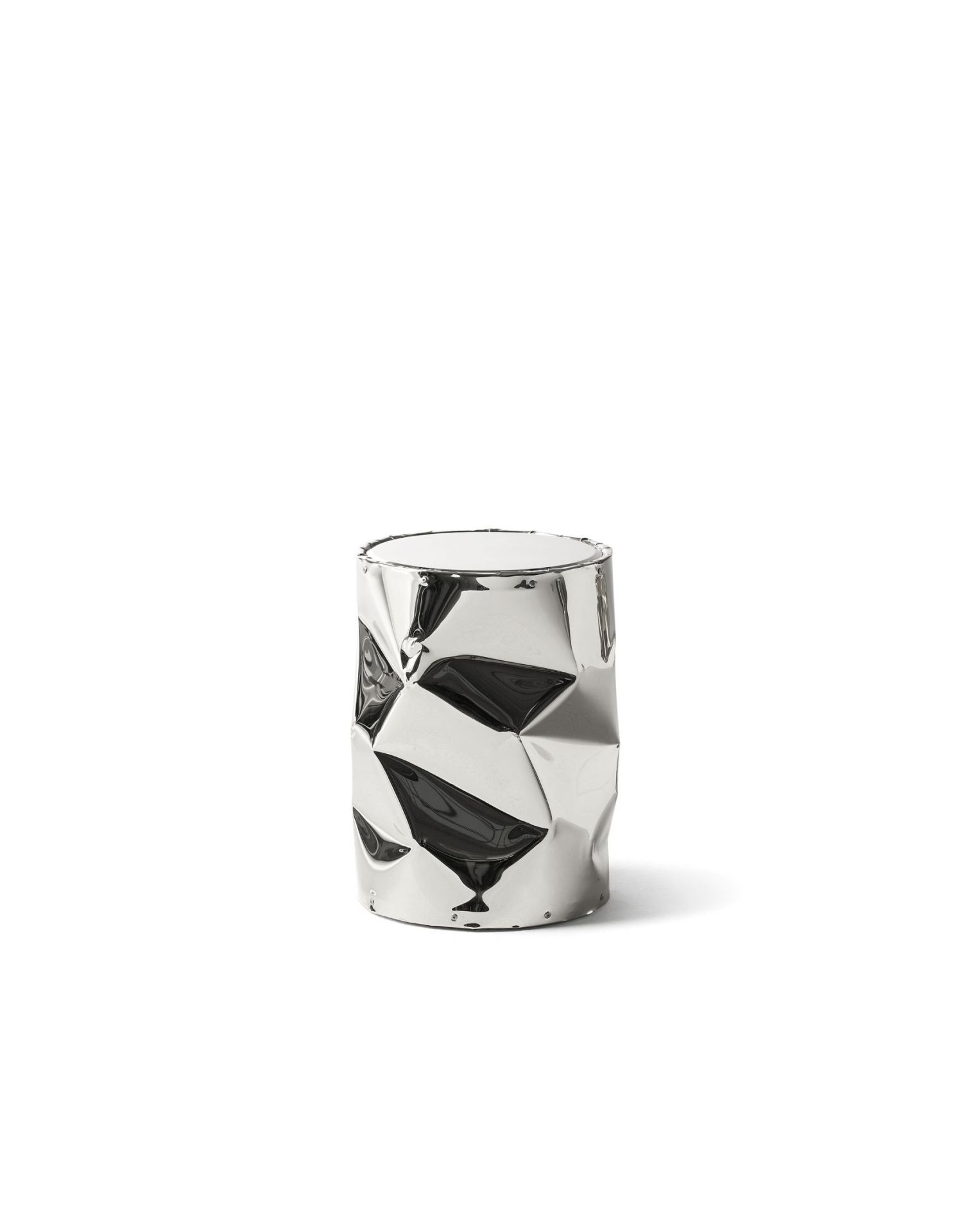 Silberner TAB.U Beistelltisch/Hocker von Opinion Ciatti mit zerknitterter, moderner Optik für Wohnzimmer und Schlafzimmer.