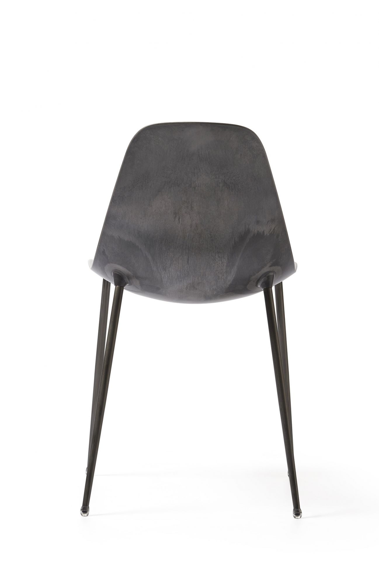 Rückansicht des Mammamia Stuhls von Opinion Ciatti mit Metallgestell und Sitzschale.