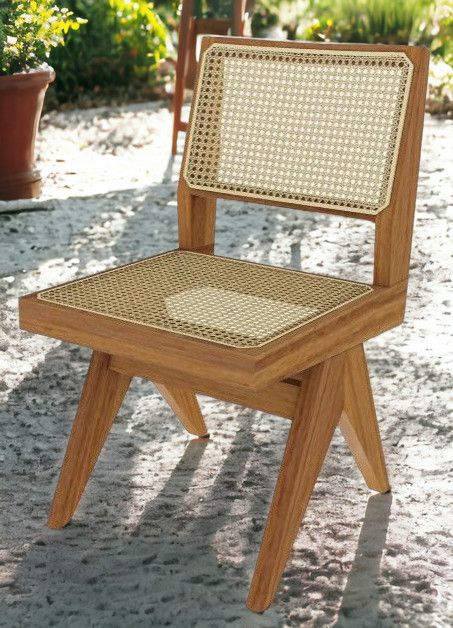 Capitol Complex Chair aus Teakholz mit Wiener Geflecht Sitzfläche und Rückenlehne.