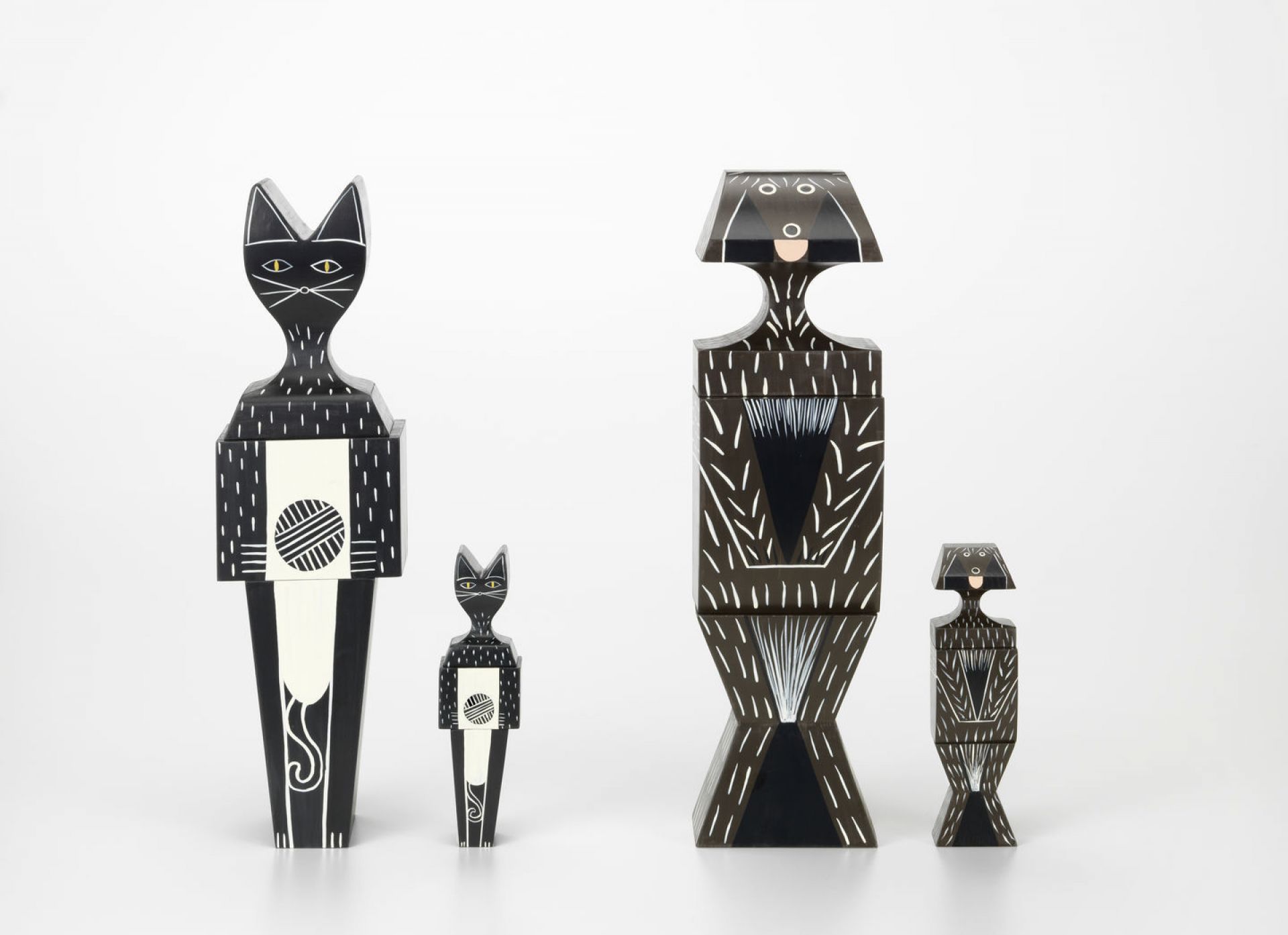 Wooden Dolls Katze und Vitra Hund Holzfiguren, dekorative Tierfiguren aus Holz, schwarz-weißes Design.