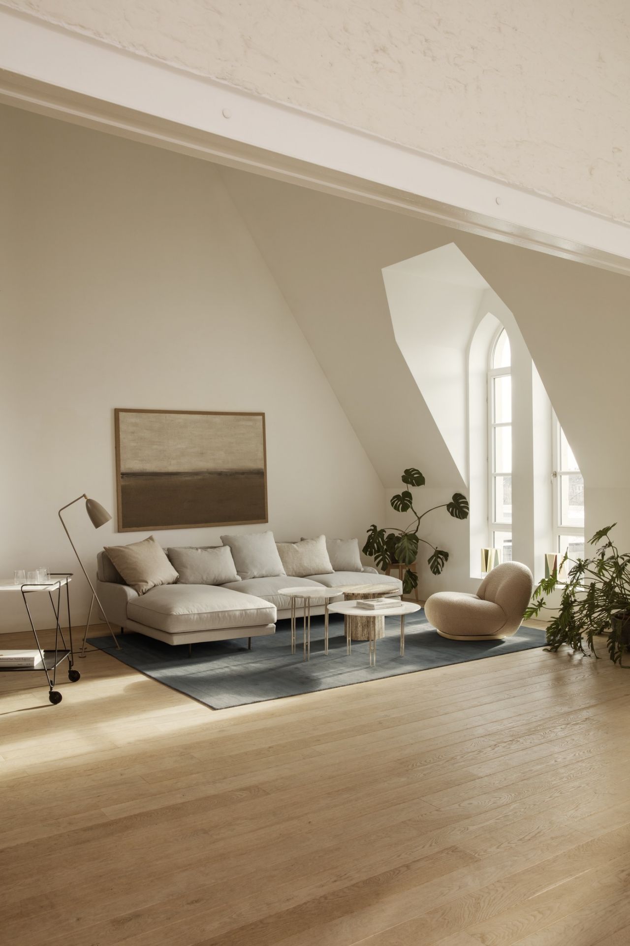 Gräshoppa / Grashoppa Stehleuchte Gubi