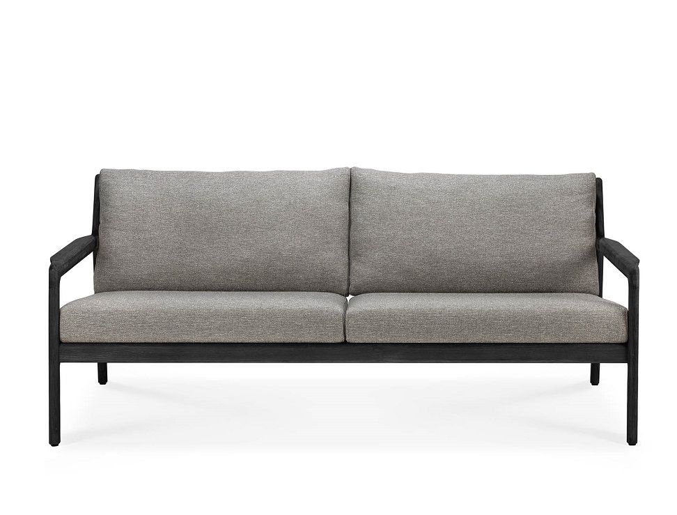Jack Outdoor Sofa: 2-Sitzer Gartensofa aus Teakholz, schwarz lackiert, mit grauen Kissen.