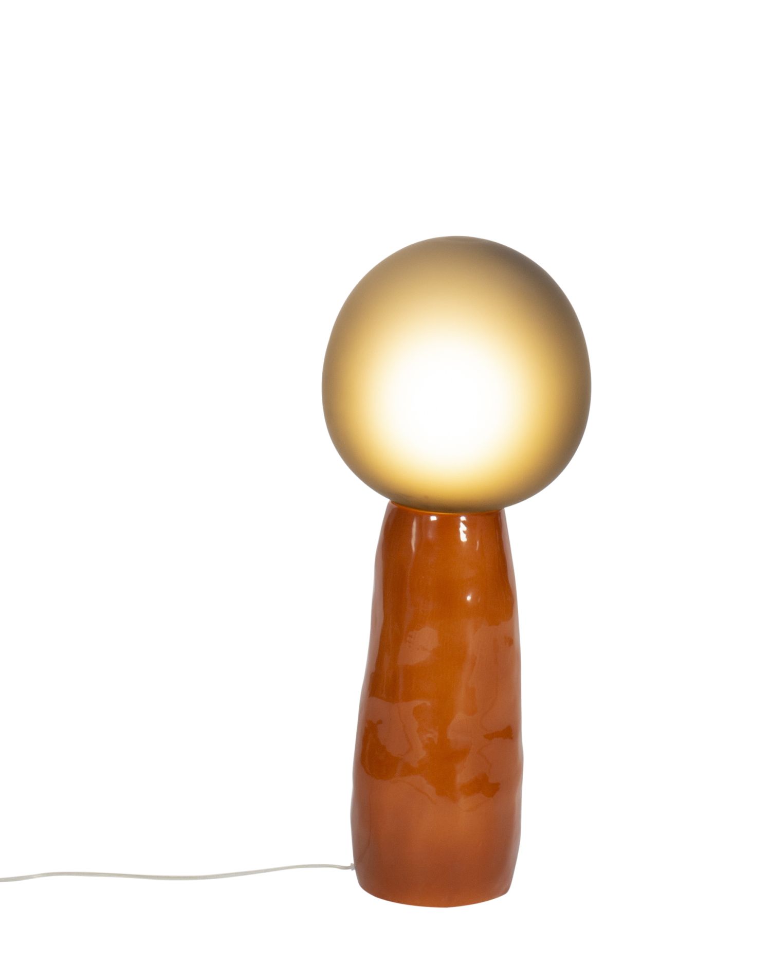 Kokeshi Stehleuchte: Grauer Schirm, Terrakotta-Basis. Moderne Lampe für Wohnzimmer und Schlafzimmer.
