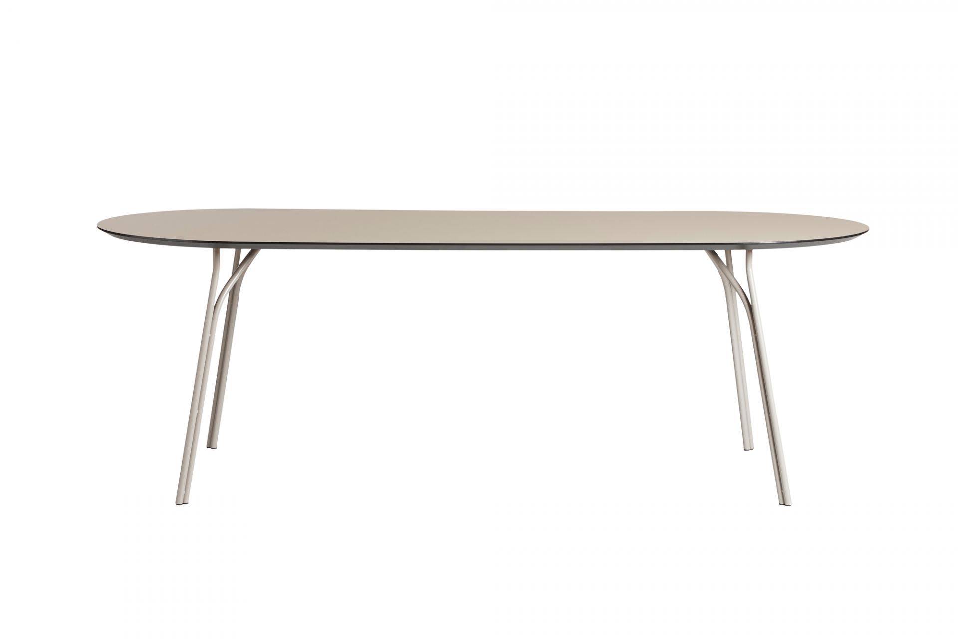 Woud Tree Esstisch mit ovaler Tischplatte und filigranem Metallgestell, modernes Design für Esszimmer.