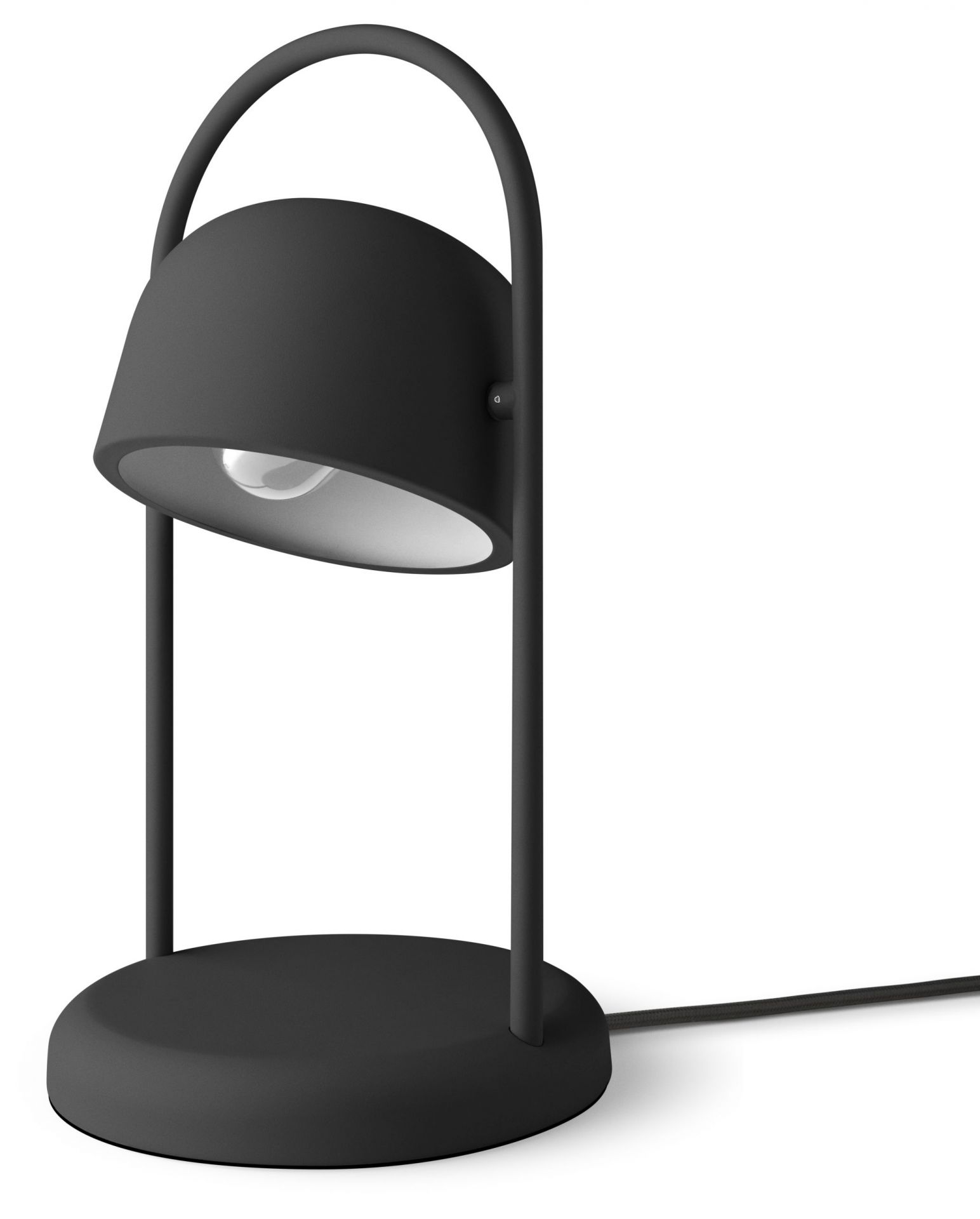 Schwarze Quay Stehleuchte von Eva Solo, modernes Design mit rundem Lampenschirm und Fuß.