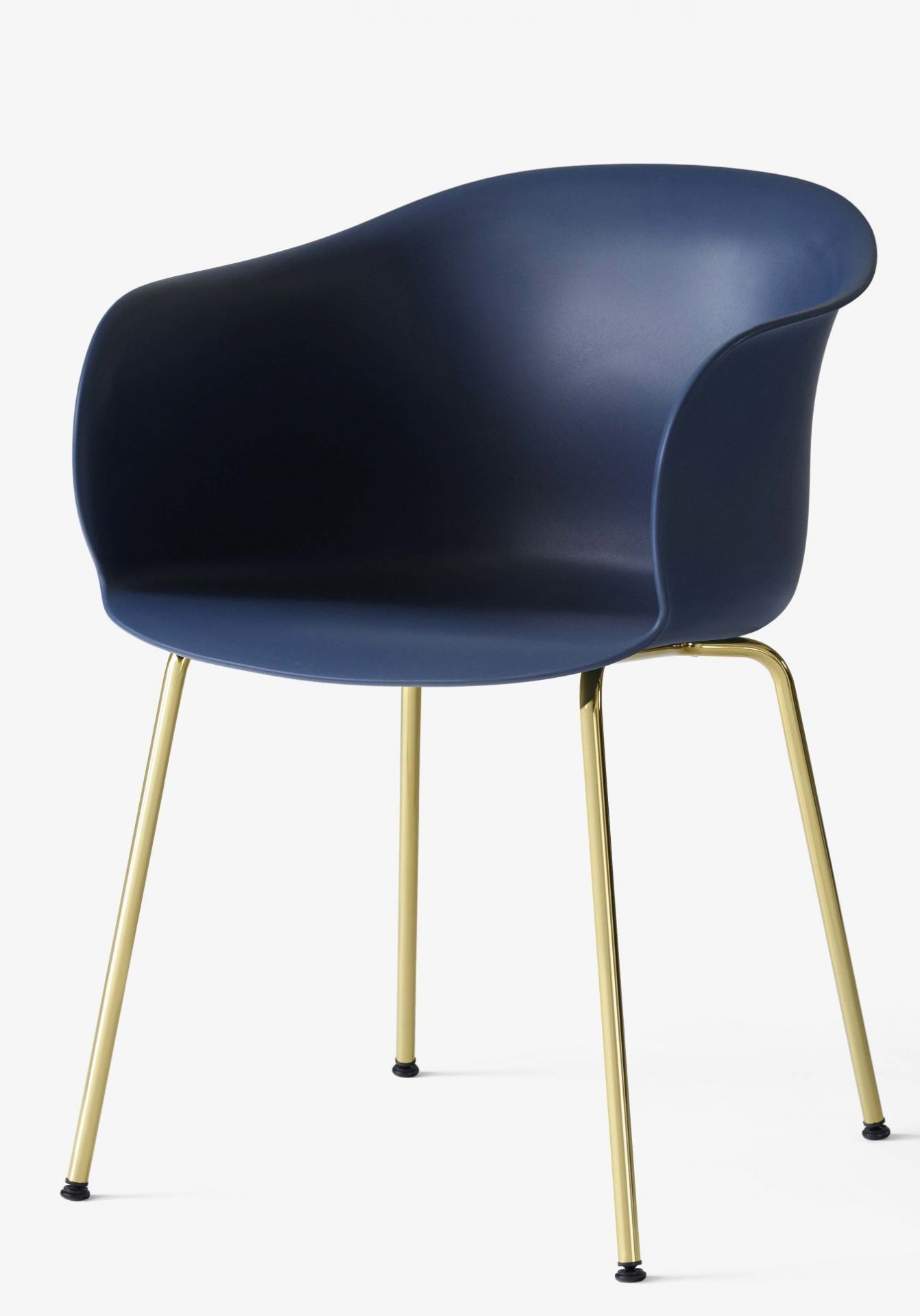 AndTradition Elefy Lounge Chair: Blauer Sessel mit goldenem Gestell für modernes Wohnen.