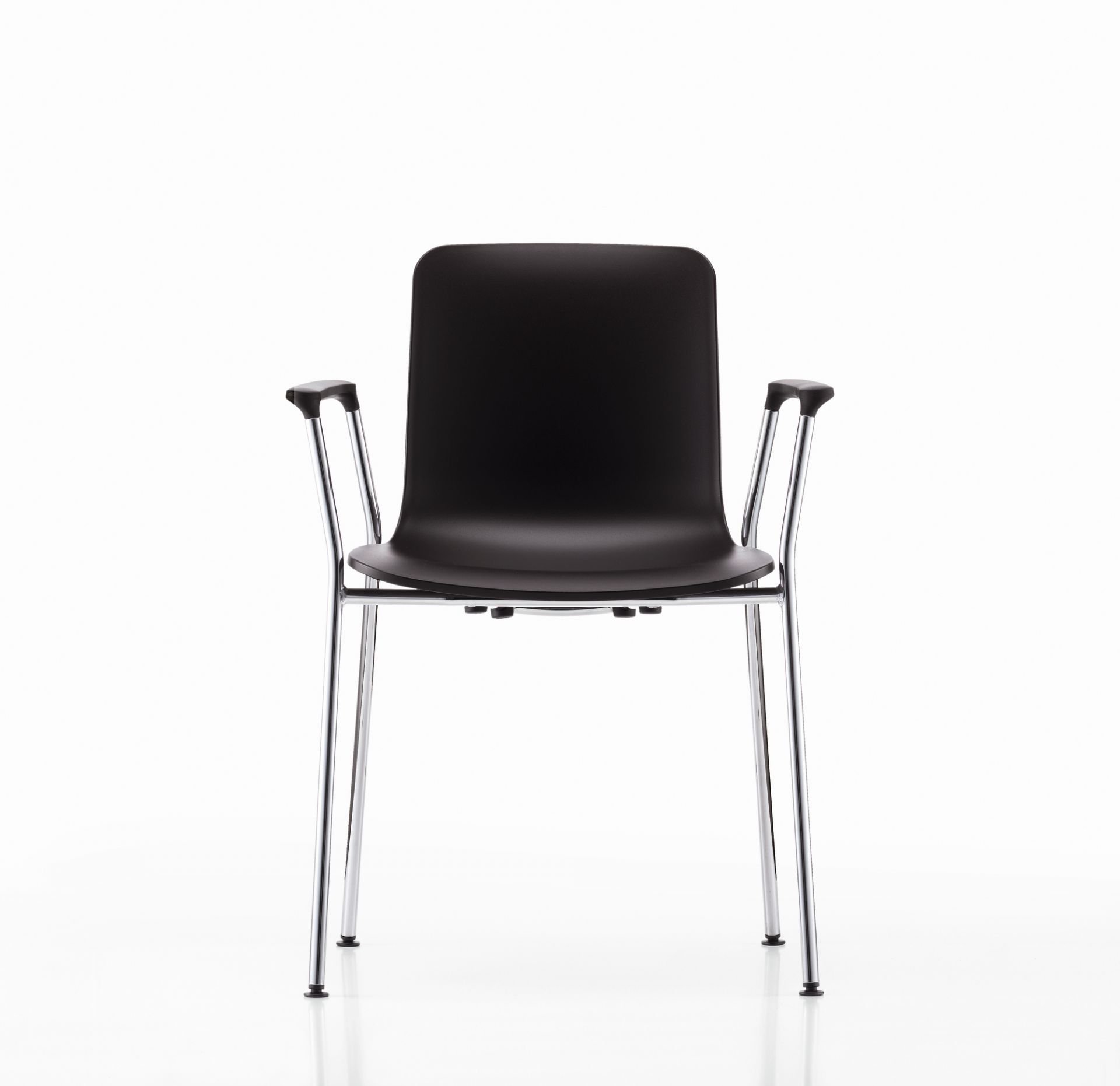 Schwarzer Hal Armrest Stuhl von Vitra mit Armlehnen und verchromtem Gestell.