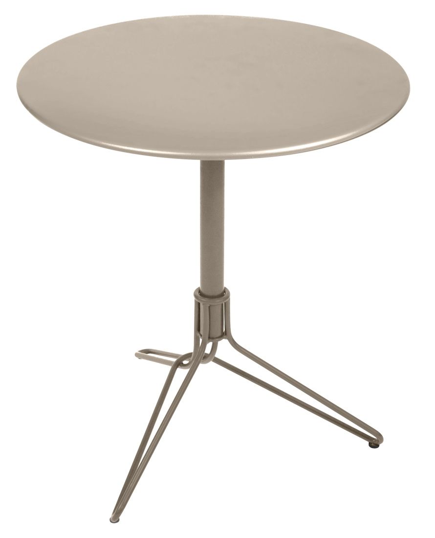 Flower Tisch von Fermob für den Außenbereich, runder Gartentisch aus Metall in Taupe.