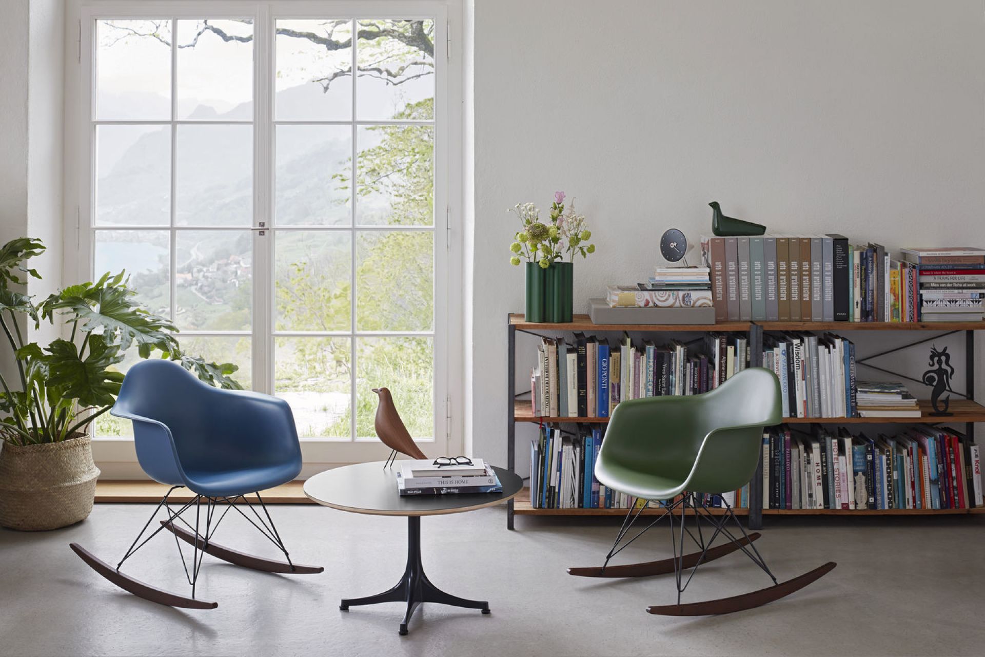 Eames Plastic Arm Rocking Chair RAR Schaukelstuhl Vitra Ahorn gelblich - Chrom - Schwarz