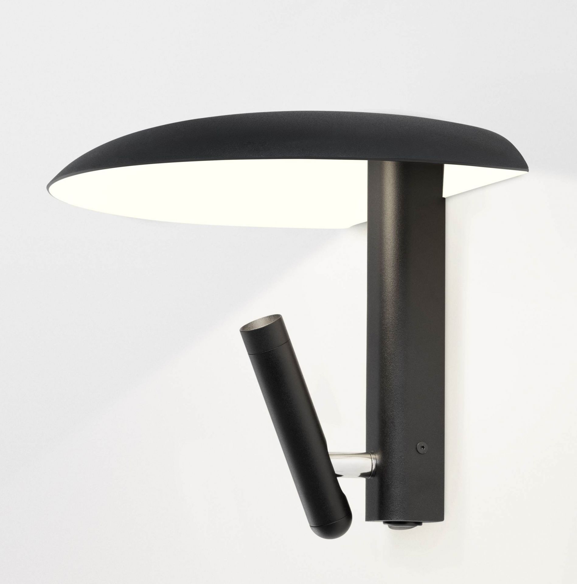 Schwarze Konoha Wandleuchte von Marset mit Leselampe, modernes Design für Schlafzimmer und Wohnzimmer.