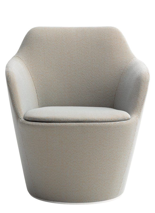 Nahaufnahme: Flint Drehsessel von Cor, Stoffbezug in Beige, moderner Sessel für Wohnzimmer.