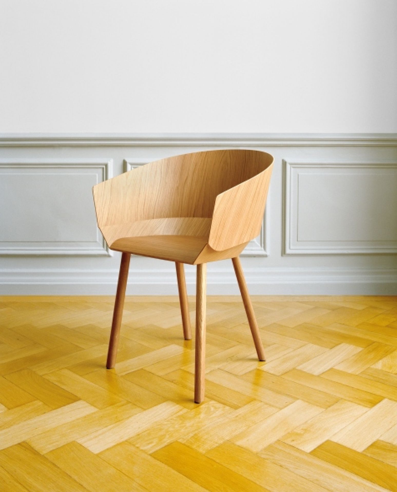 CH04 Houdini Stuhl e15 aus hellem Holz, moderner Designstuhl für Esszimmer und Wohnbereich.