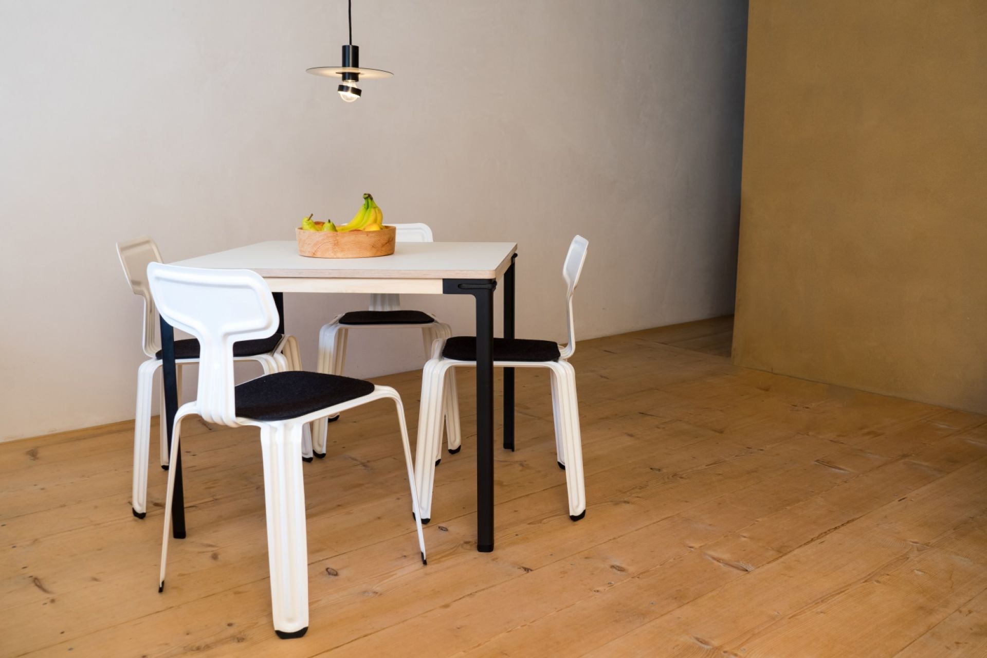 Seiltänzer Tisch Nils Holger Moormann