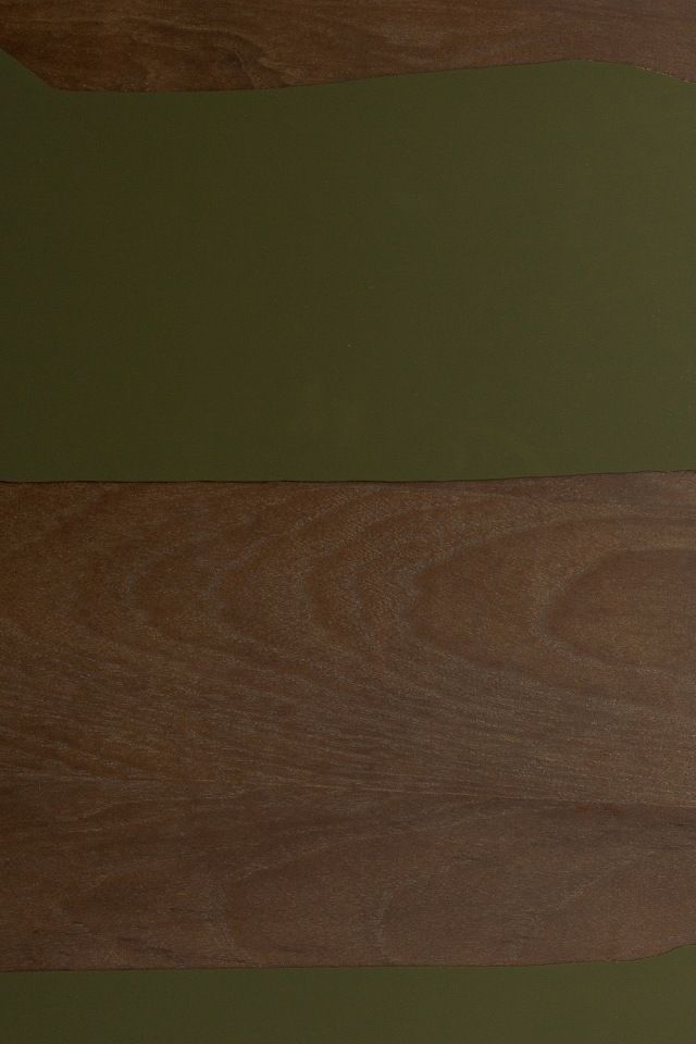 Detailaufnahme des Ethnicraft Second Nature Tray Tablett, rund, Holz und grüne Farbe.