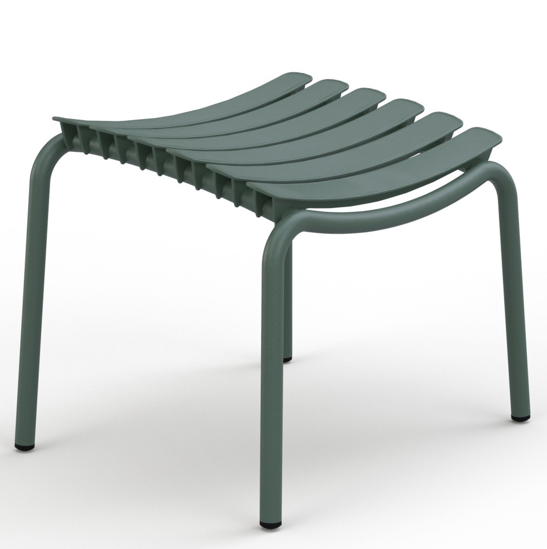 Grüner Reclips Hocker von Houe für den Außenbereich mit Lattenrost-Sitzfläche. Gartenmöbel für Terrasse.