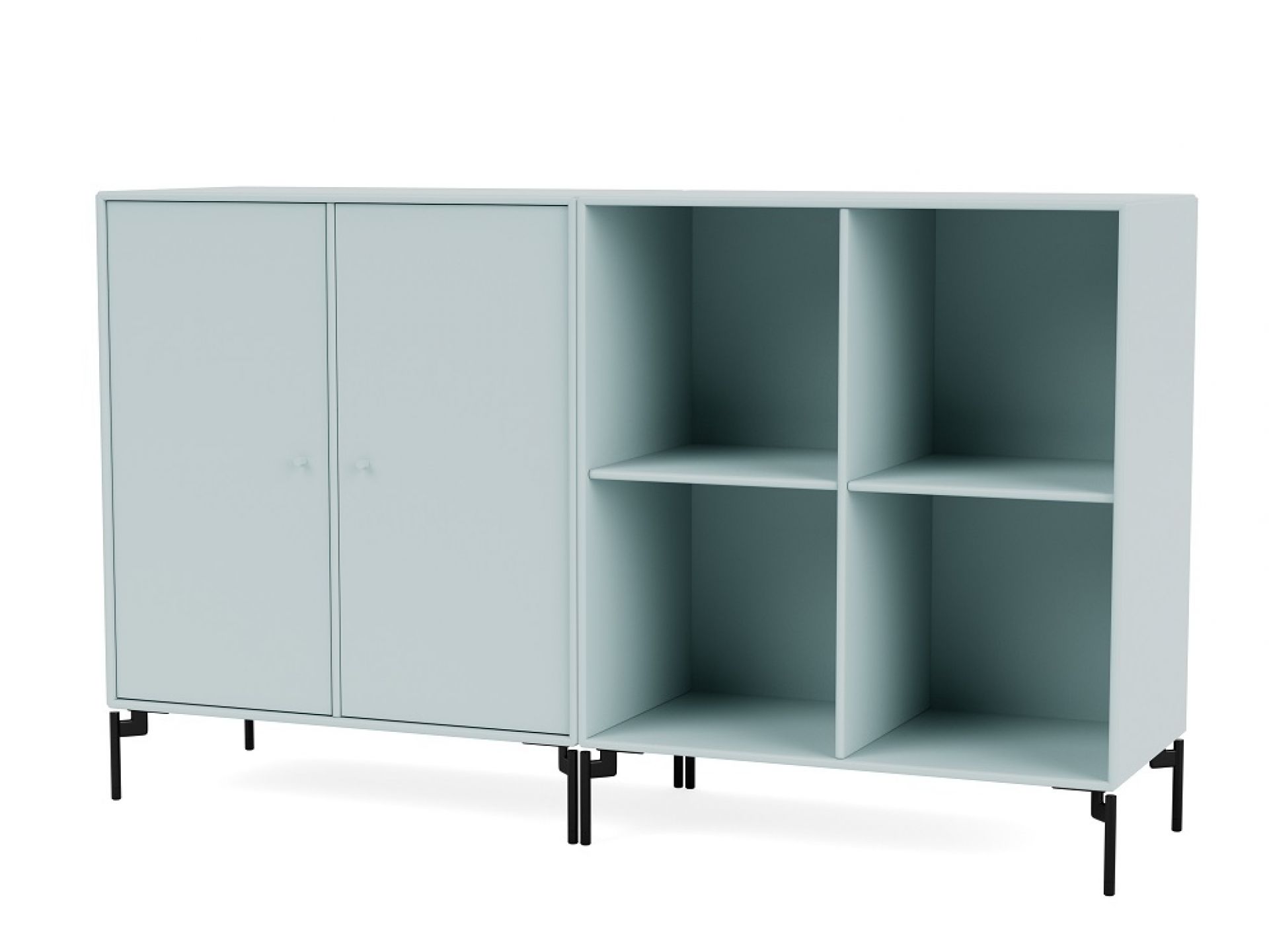 Helles Montana Sideboard mit Türen und offenen Fächern auf schwarzen Füßen. Modernes Möbeldesign.