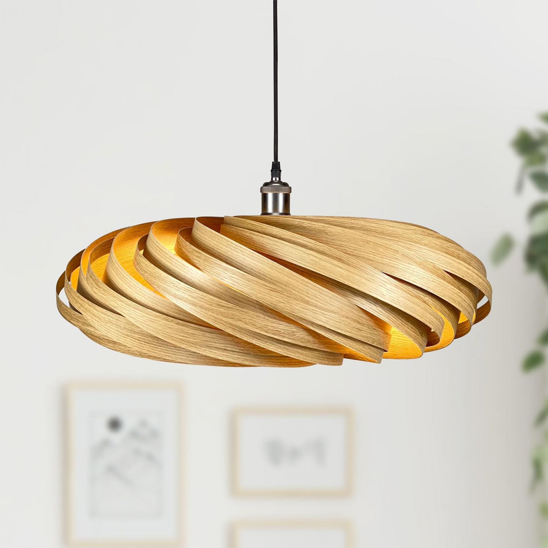 Veneria Hängeleuchte aus Eiche, moderne Holzlampe mit spiralförmigem Design für Wohnzimmer und Esszimmer.