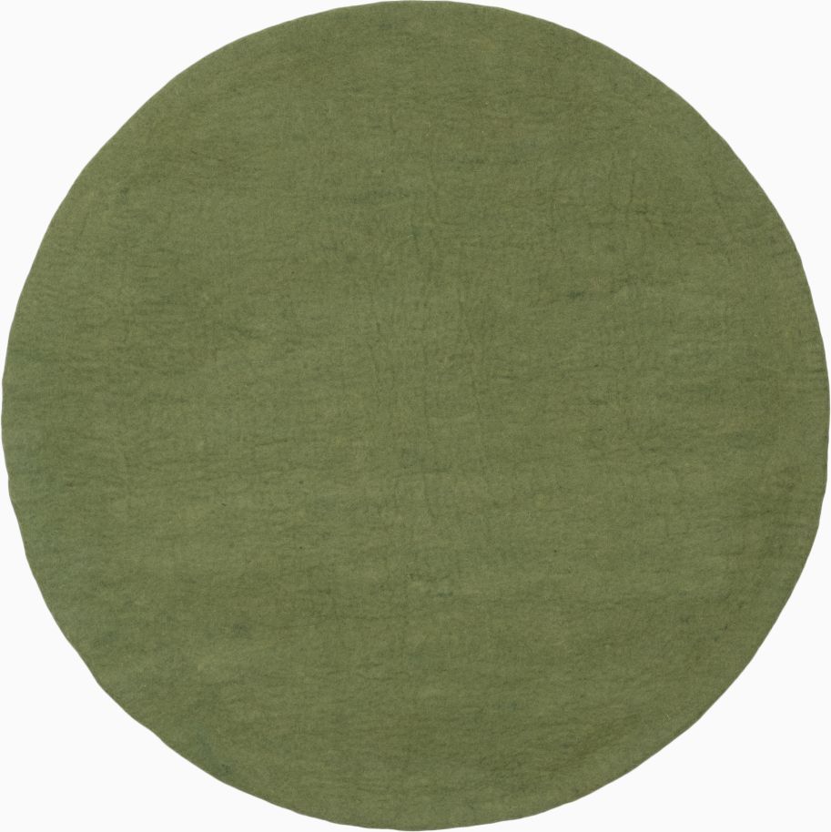 Grüner, runder Filzteppich (Ø 160 cm) von myfelt, ideal für Wohnzimmer und Schlafzimmer.