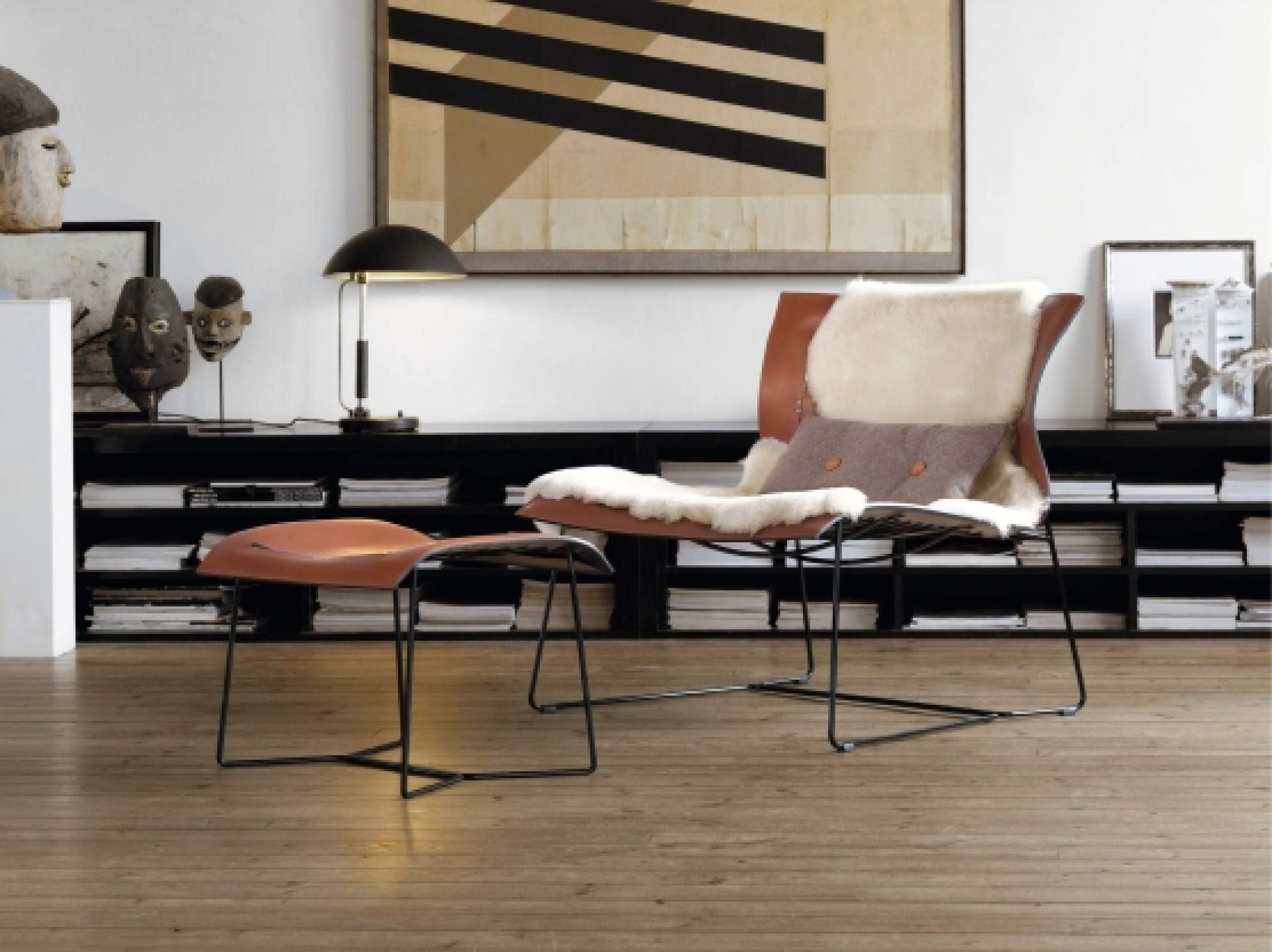 Cuoio Hocker von Walter Knoll, braunes Leder, schwarzes Metallgestell, modernes Design für Wohnzimmer.