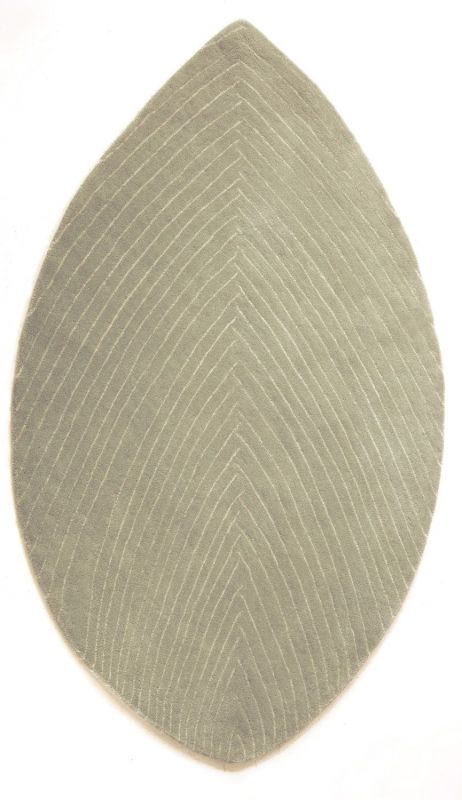 Grauer Quill Teppich von Nanimarquina in Blattform mit feinen, hellen Linien.