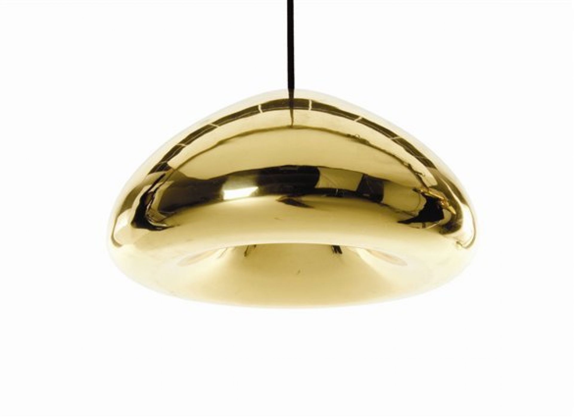 Nahaufnahme der goldenen Tom Dixon Void Pendelleuchte, moderne LED-Hängelampe für stilvolle Innenbeleuchtung.