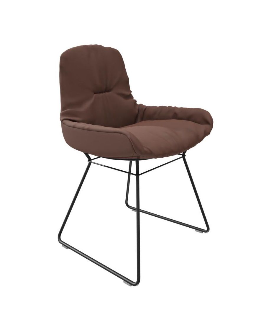 Leya Stuhl mit niedriger Armlehne, Leder Sahara, Freifrau Manufaktur, moderner Design Stuhl.