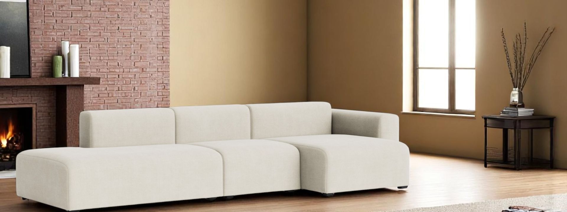 Beige Mags Sofa 3-Sitzer mit Armlehne rechts im Wohnzimmer. Modulares Sofa mit Stoffbezug.