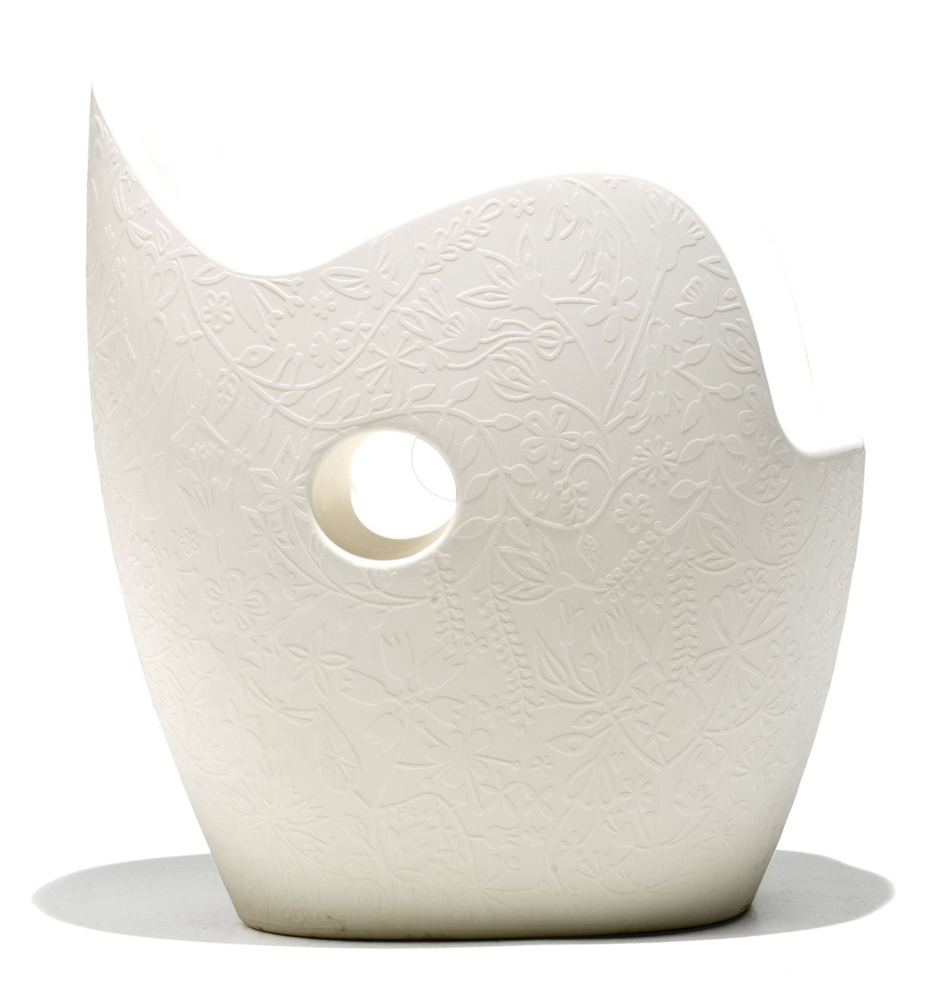 Weißer O-Nest Sessel von Moroso mit floralem Muster und seitlicher Öffnung. Designmöbel für Wohnzimmer.