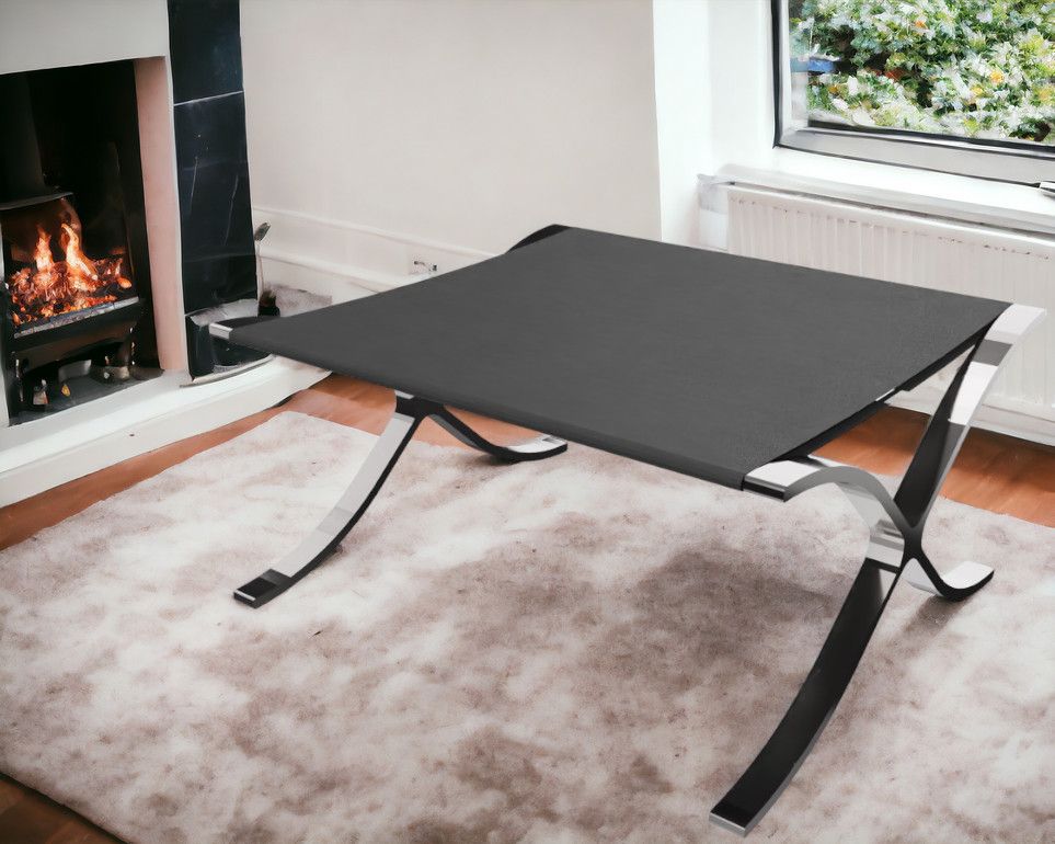 Barcelona Hocker mit schwarzem Rindsleder von Knoll International. Design Hocker für Wohnzimmer und Lounge.