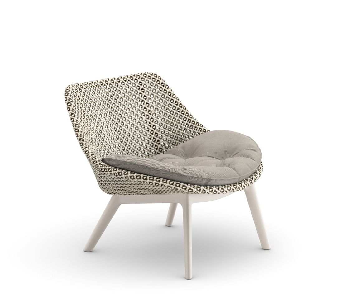 Mbrace Alu Club Chair von Dedon mit grauem Sitzkissen, Gartenmöbel für den Außenbereich.