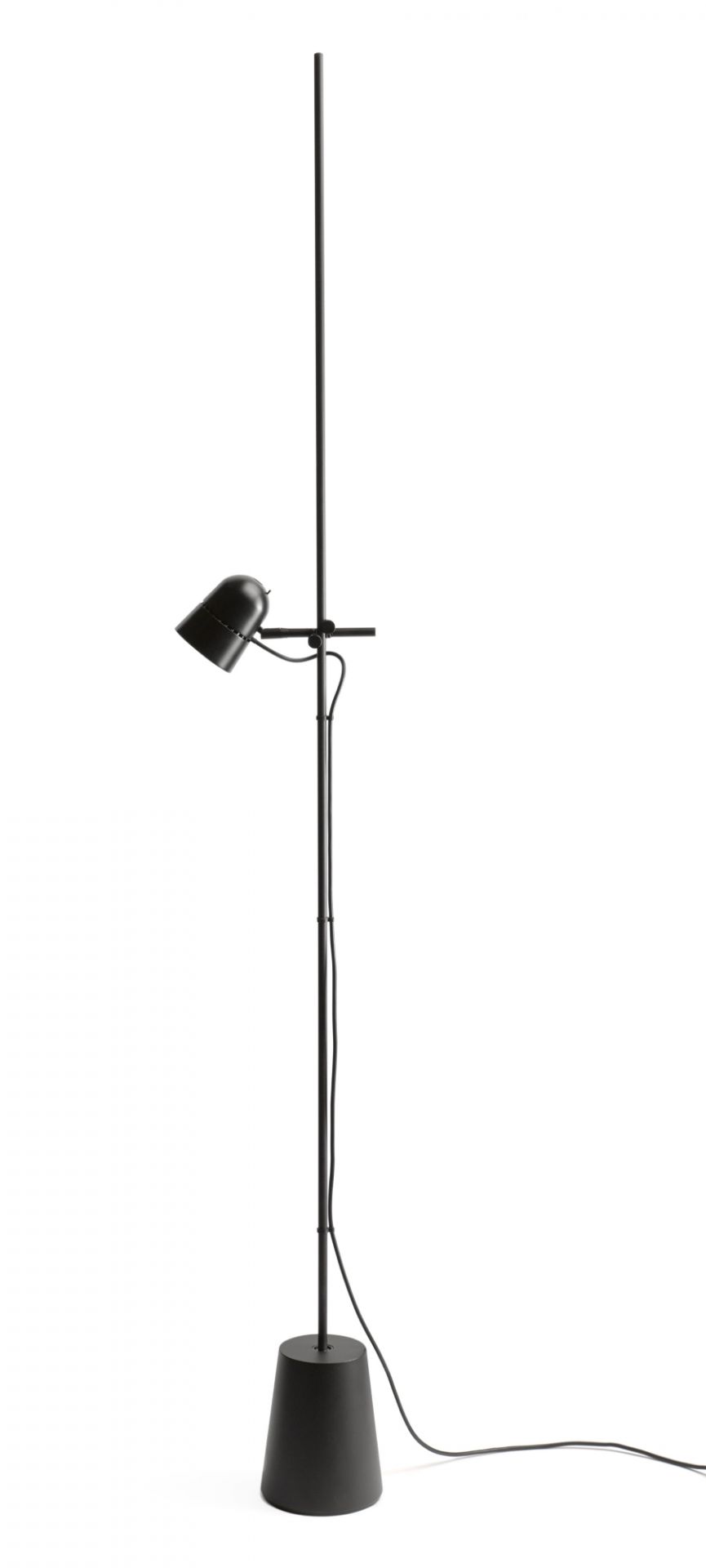 Schwarze D73 Counterbalance Stehleuchte von Luceplan mit verstellbarem Lampenkopf und Sockel.
