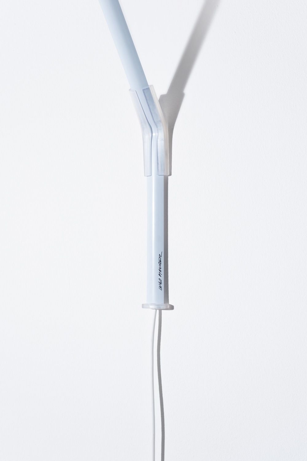 Detailaufnahme der Measure Light Wandleuchte von Ingo Maurer, modernes Design, weiße Wandleuchte.