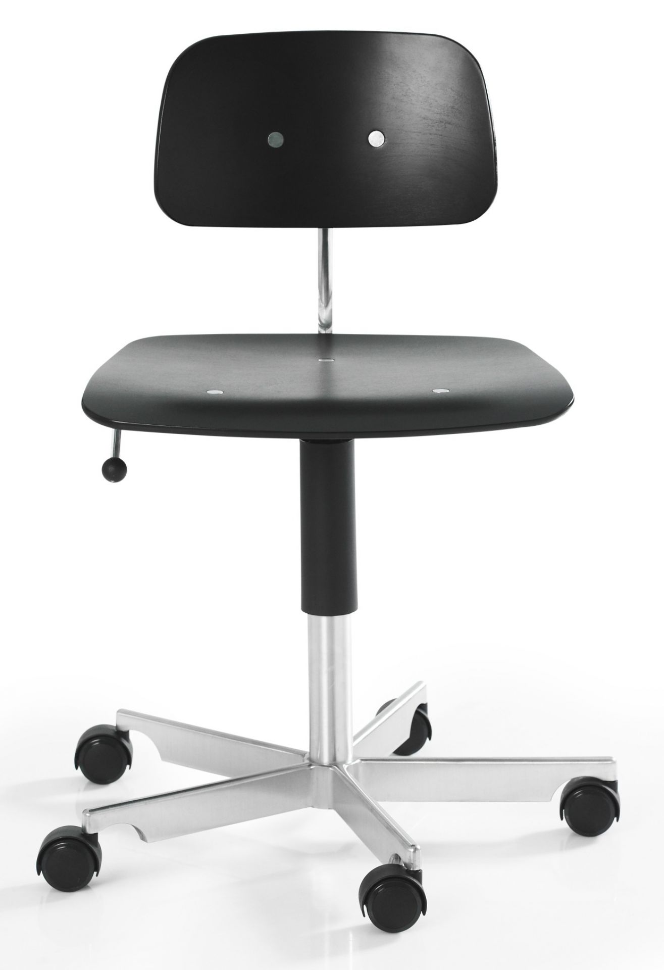 Schwarzer Kevi Drehstuhl mit Rollen und Rückenlehne, ideal für Büro und Arbeitszimmer.