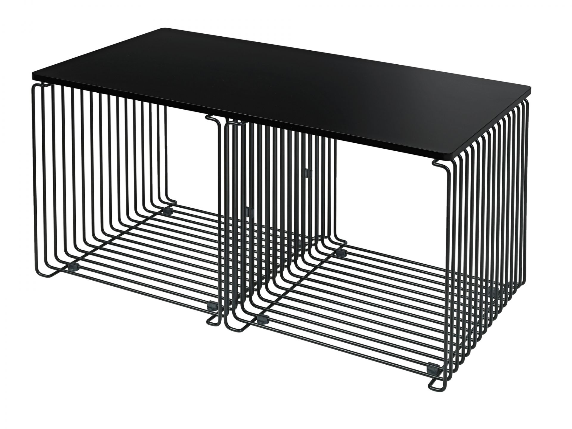 Schwarzer Panton Wire Cube Beistelltisch/Couchtisch mit MDF Tischplatte und verchromtem, lackiertem Drahtgestell.