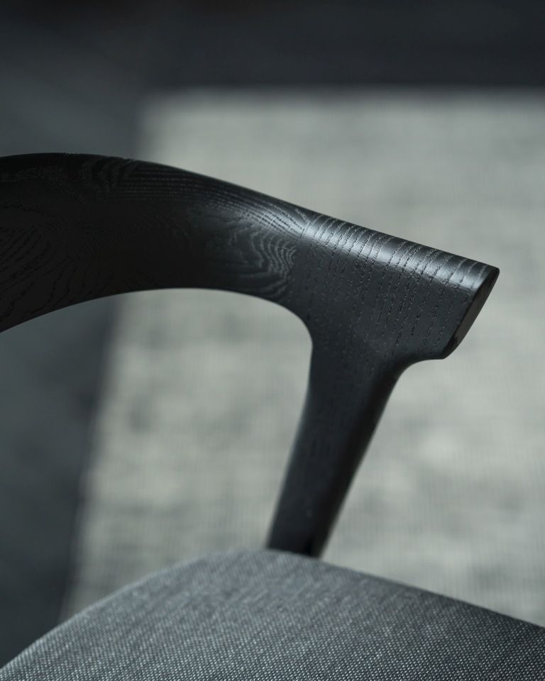 Bok Stuhl Eiche braun / Stoff Schwarz Ethnicraft