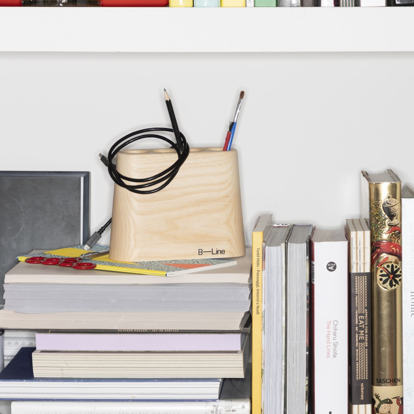 Aki Jr Stifthalter aus Zement B-Line