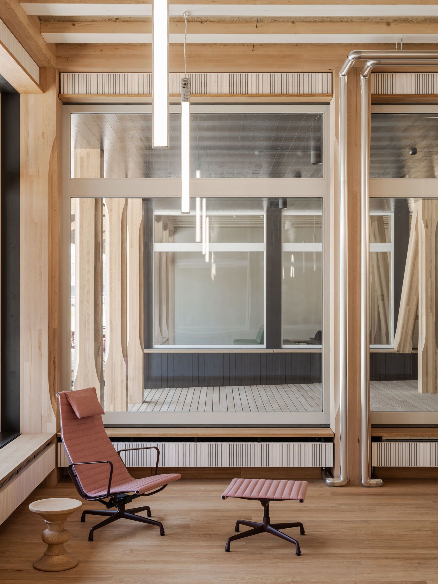 Aluminium Chair EA124 / EA 124 Sessel Vitra