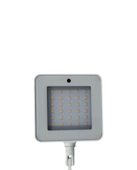 Detailaufnahme der Kelvin LED F Stehleuchte von Flos, moderne LED-Beleuchtung für Büro und Wohnraum.