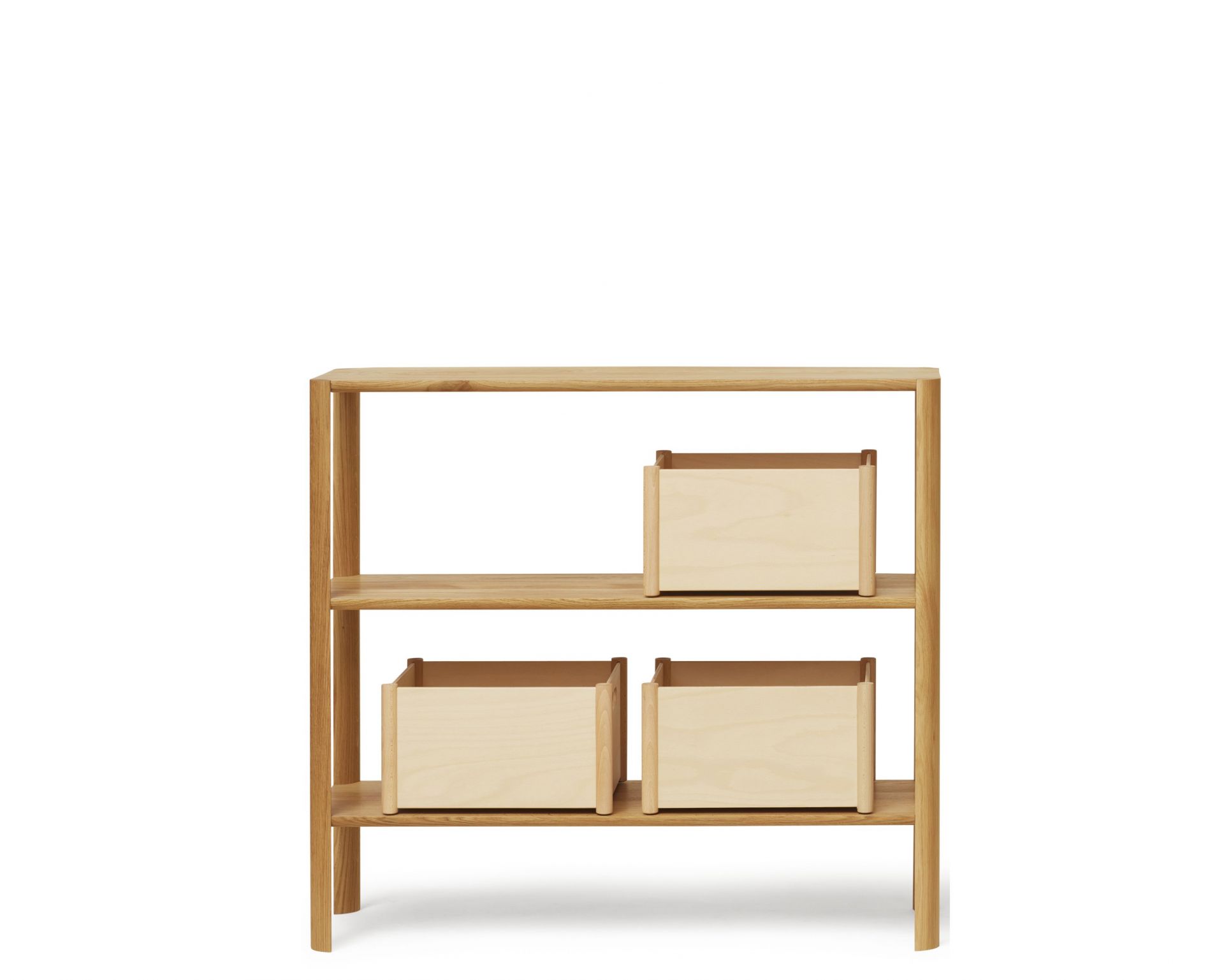 Leaf Regal 1x3 Eiche geölt von Form & Refine mit drei Holzboxen.