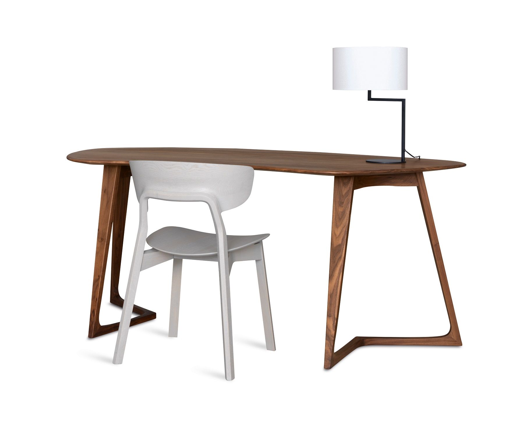 Twist Office Schreibtisch aus Holz mit Stuhl und Lampe für das moderne Arbeitszimmer.