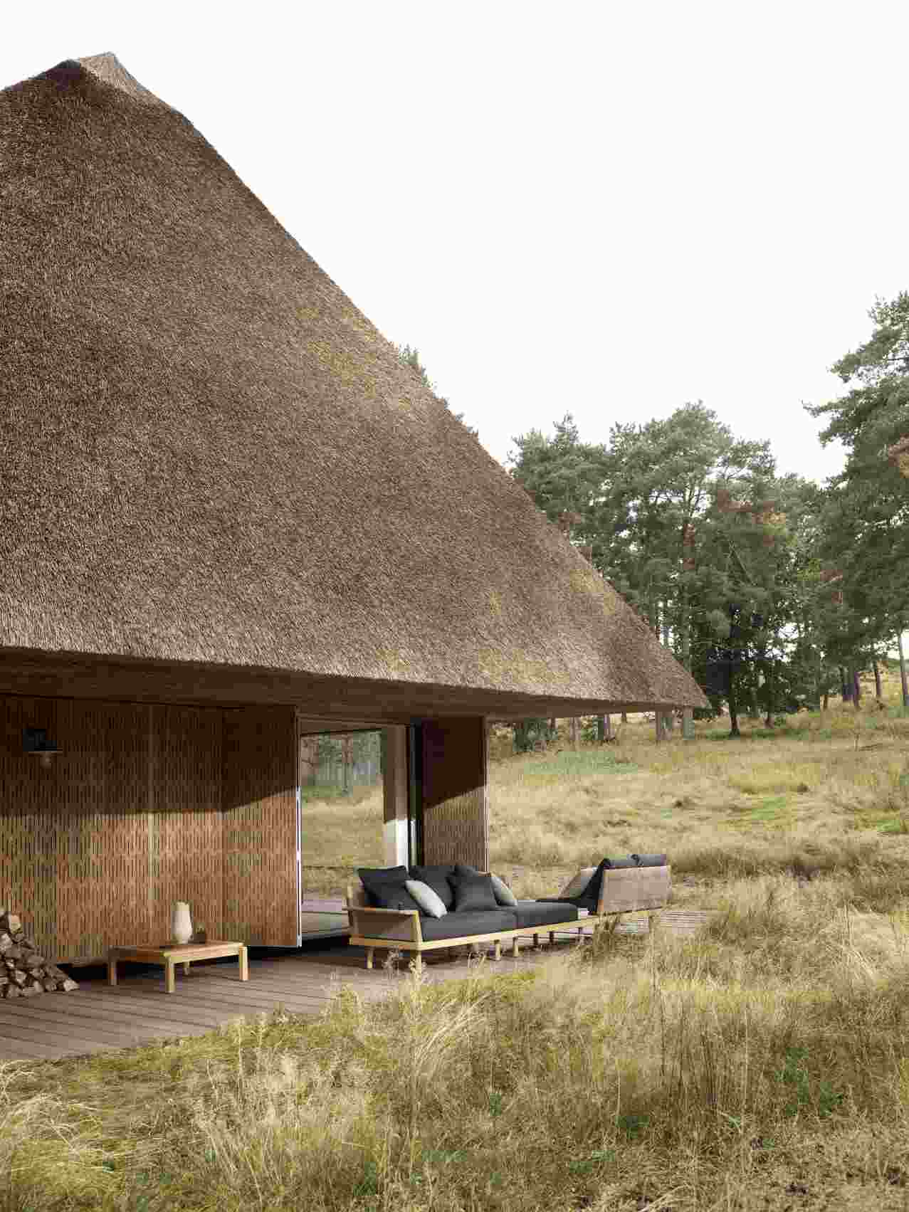 E023 Embrace Lounge Tisch Outdoor Carl Hansen & Søn