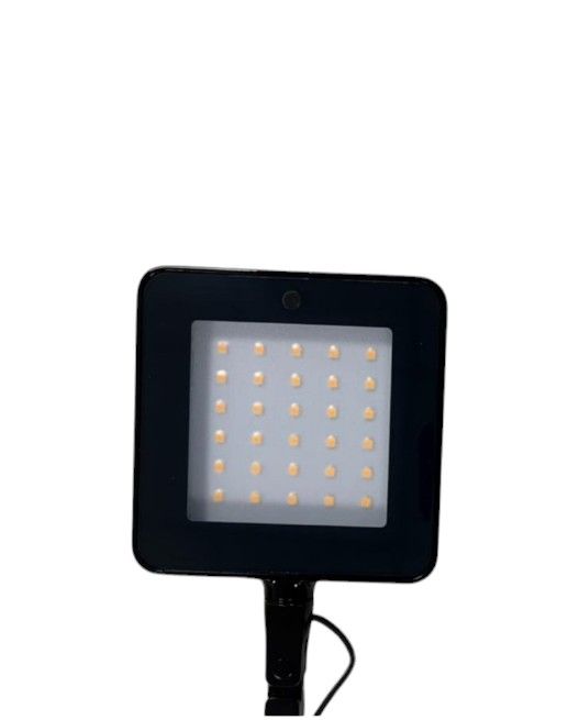 Detailaufnahme der schwarzen Kelvin LED Leuchte von Flos, eine moderne Stehleuchte.