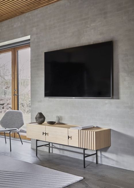 Kyoto Teppich von Woud, 170x240 cm, hellgrauer Wollteppich mit geometrischem Muster im Wohnzimmer.