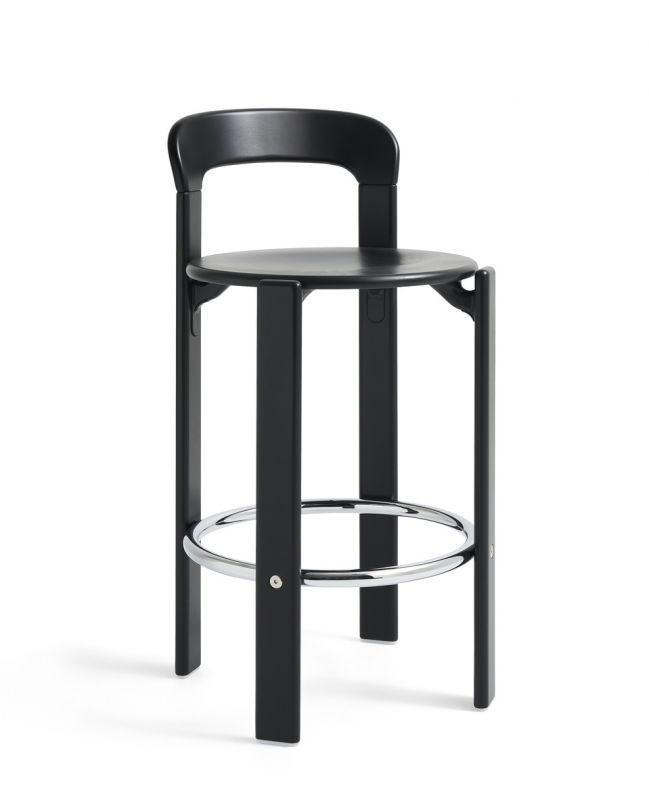 Schwarzer Rey Bar Stool Low Barhocker von Hay mit Rückenlehne und Fußstütze aus Chrom.