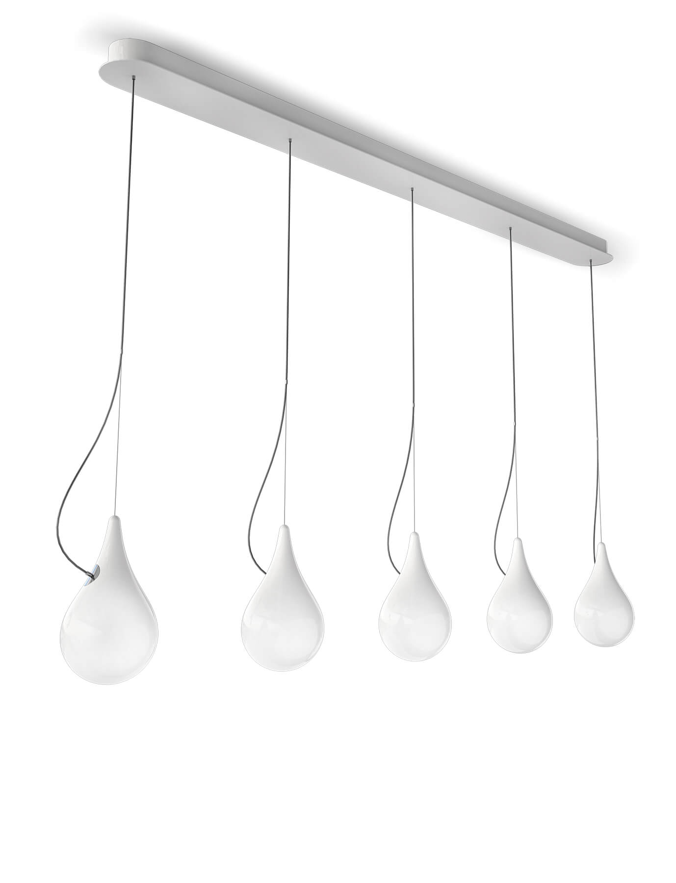 Liquid Light Pendelleuchte: Fünf tropfenförmige, weiße Lampen hängen an einer länglichen Deckenhalterung.