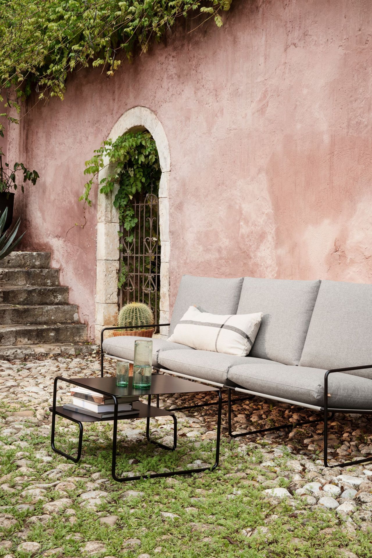 Desert 3-Sitzer Outdoor Sofa Gestell Schwarz Stripe Ferm Living