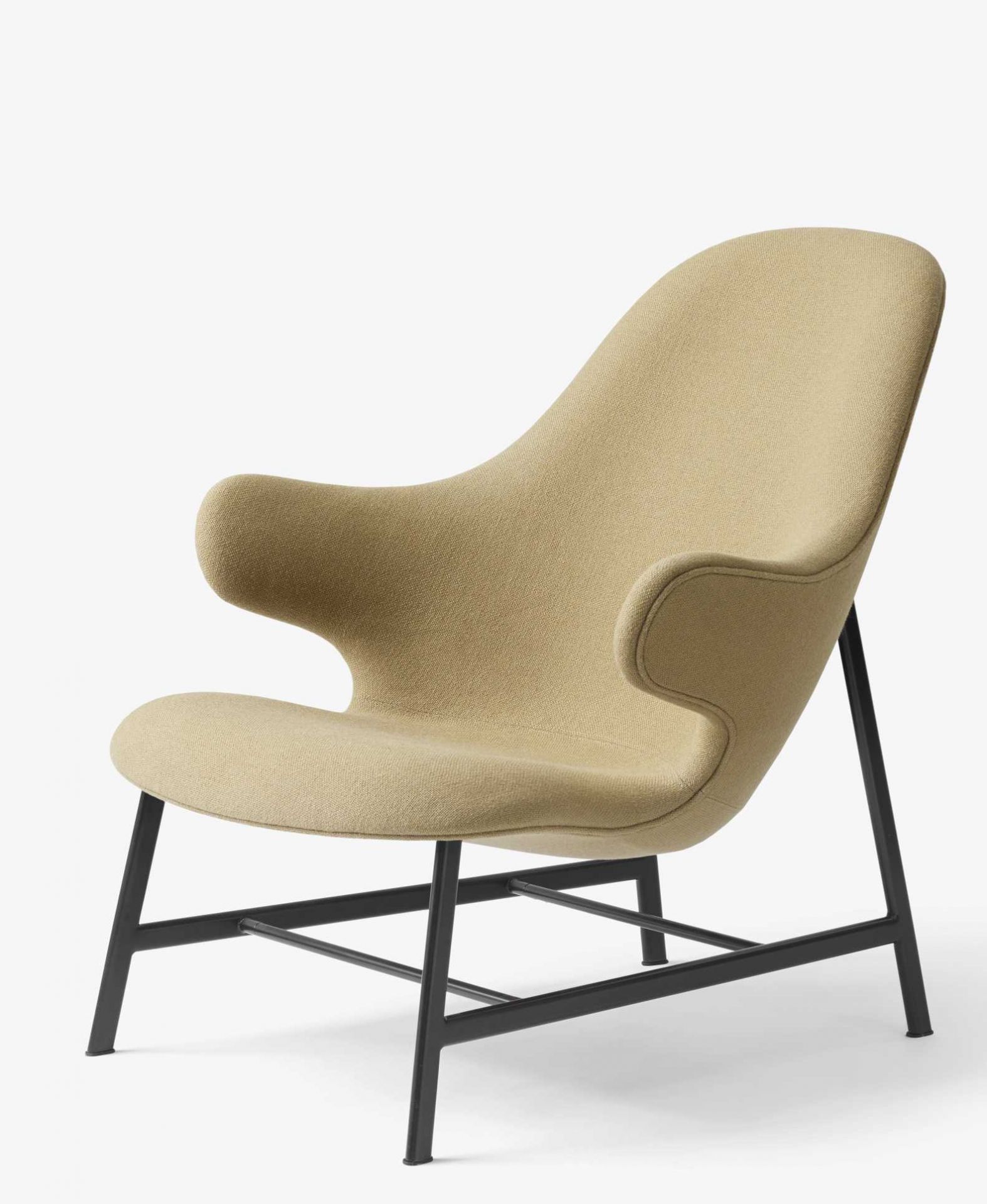 Catch Lounge Sessel von AndTradition, beiger Stoffbezug und schwarzes Metallgestell. Moderner Sessel.