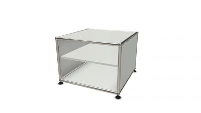 USM Haller Beistelltisch in Lichtgrau mit Zwischentablar, modernes modulares Möbeldesign für Wohnzimmer und Büro.