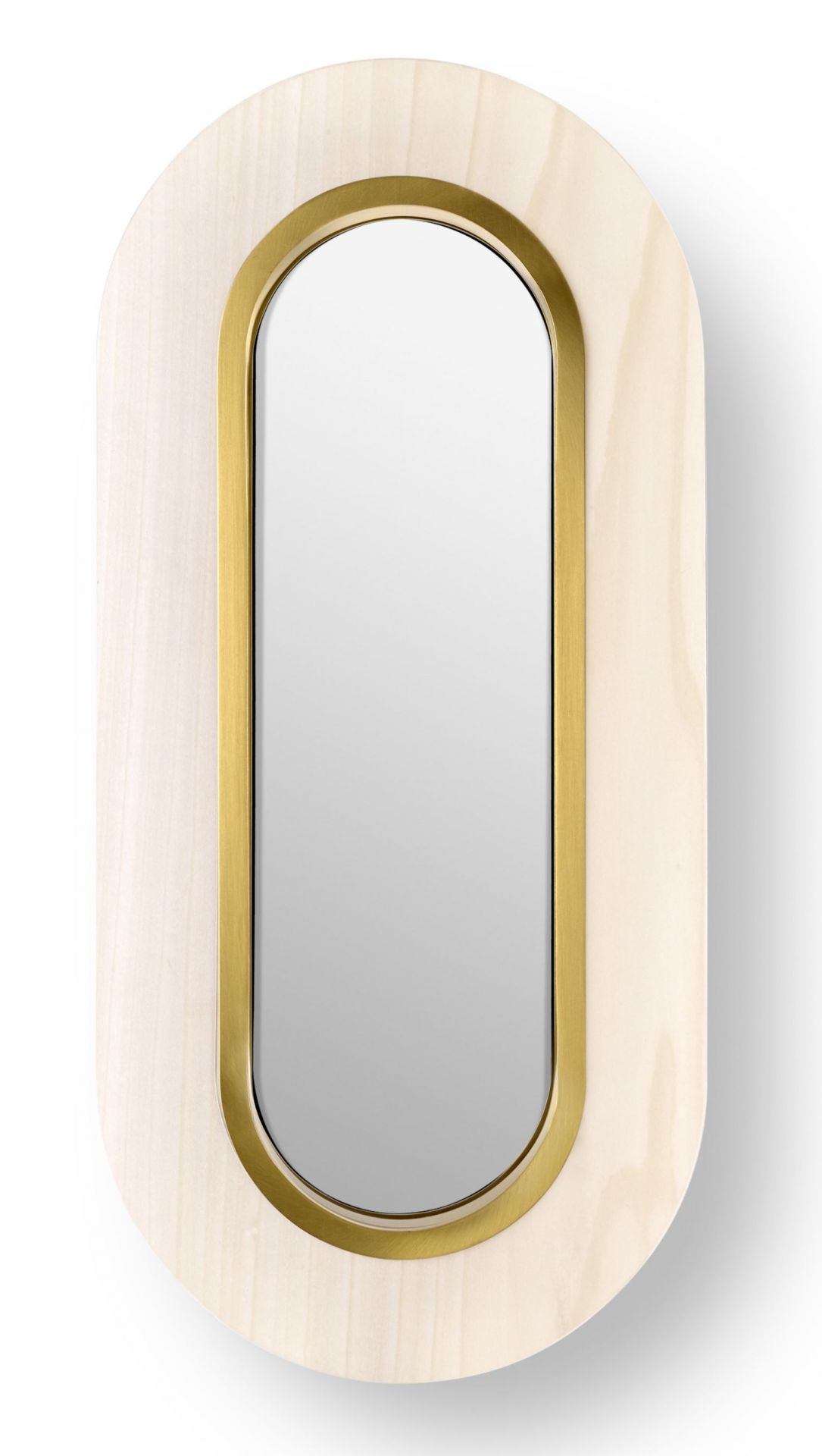 Ovale Lens LED Wandleuchte von LZF Lamps mit goldenem Metallring und Holzrahmen.