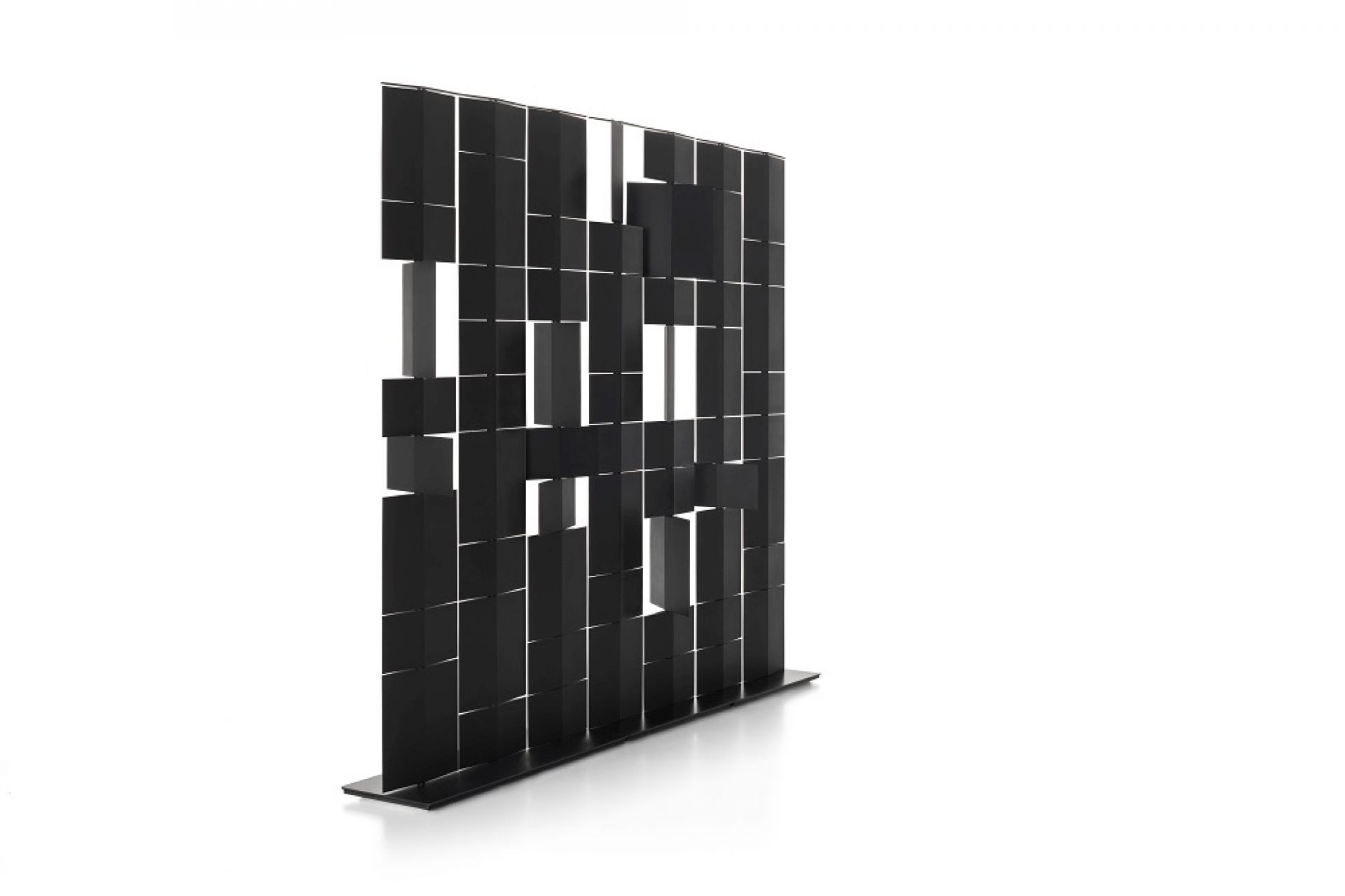 Schwarzer Divide It Raumteiler von MDF Italia mit drei Modulen und geometrischem Design.